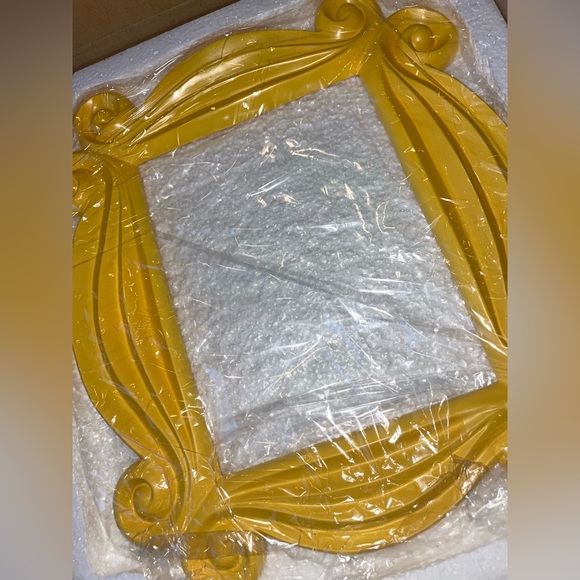 FRIENDS tv show yellow frame - Picture 2 of 2